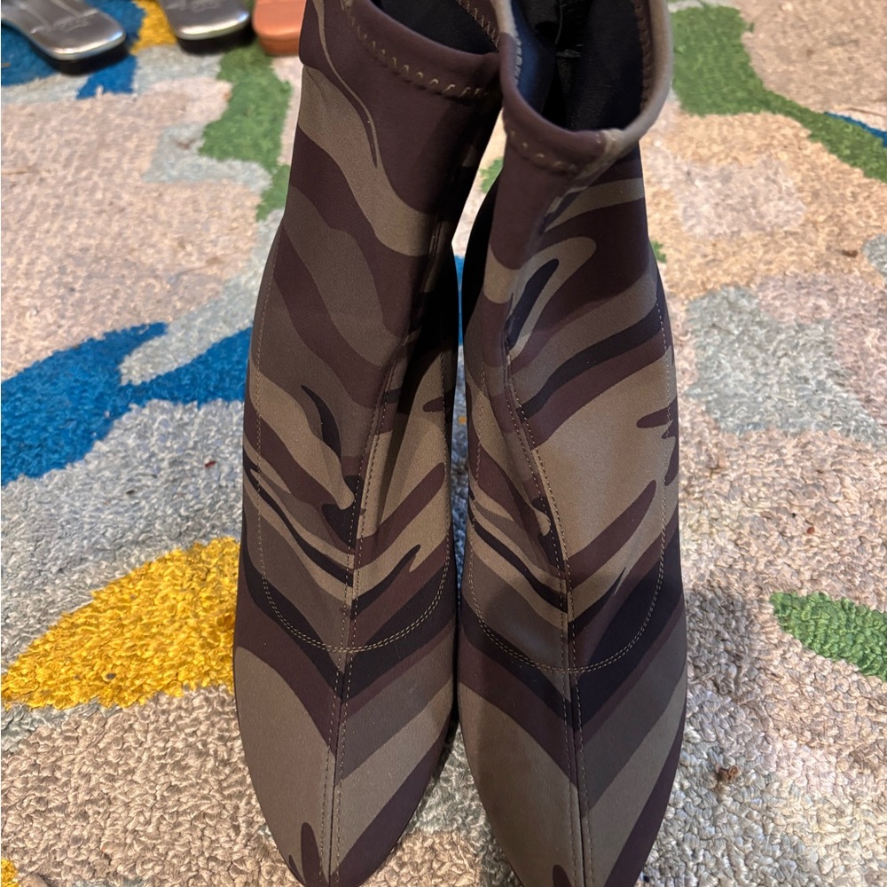 GIUSEPPE ZANOTTI Bimba Camo Booties Ankle Boots, size 37.